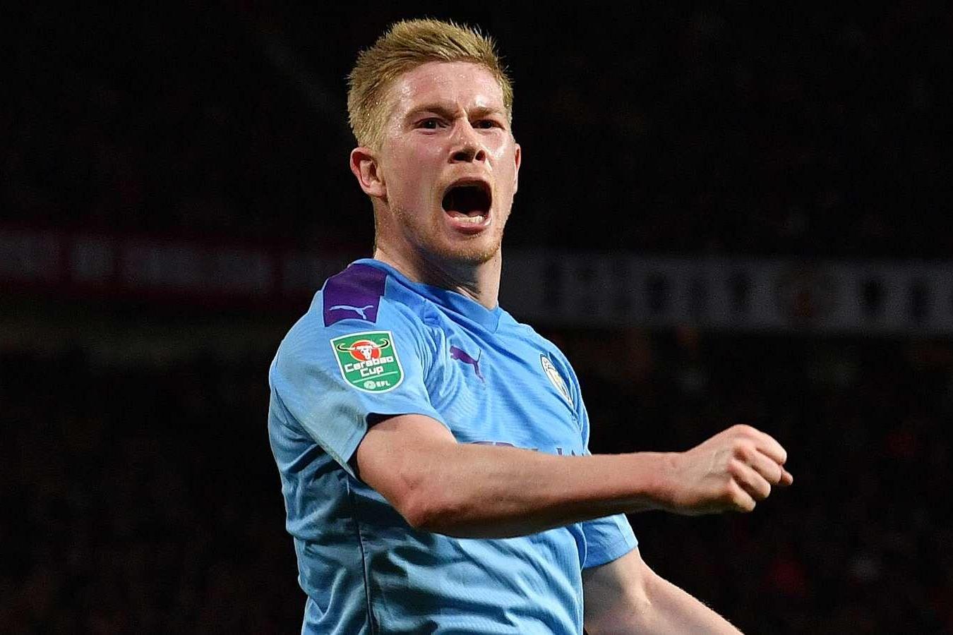 前锋远射破门，球迷现场尖叫