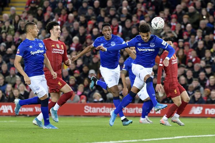 TA：埃切韦里倾向于租借加盟英超俱乐部；德甲球队也有意尼潘