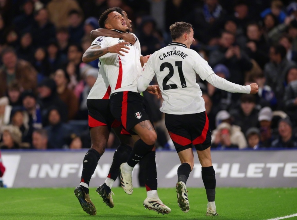 篮球火箭队内新星连续两场命中关键球