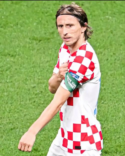 米多指责利物浦种族歧视萨拉赫，称杰拉德未受同等对待